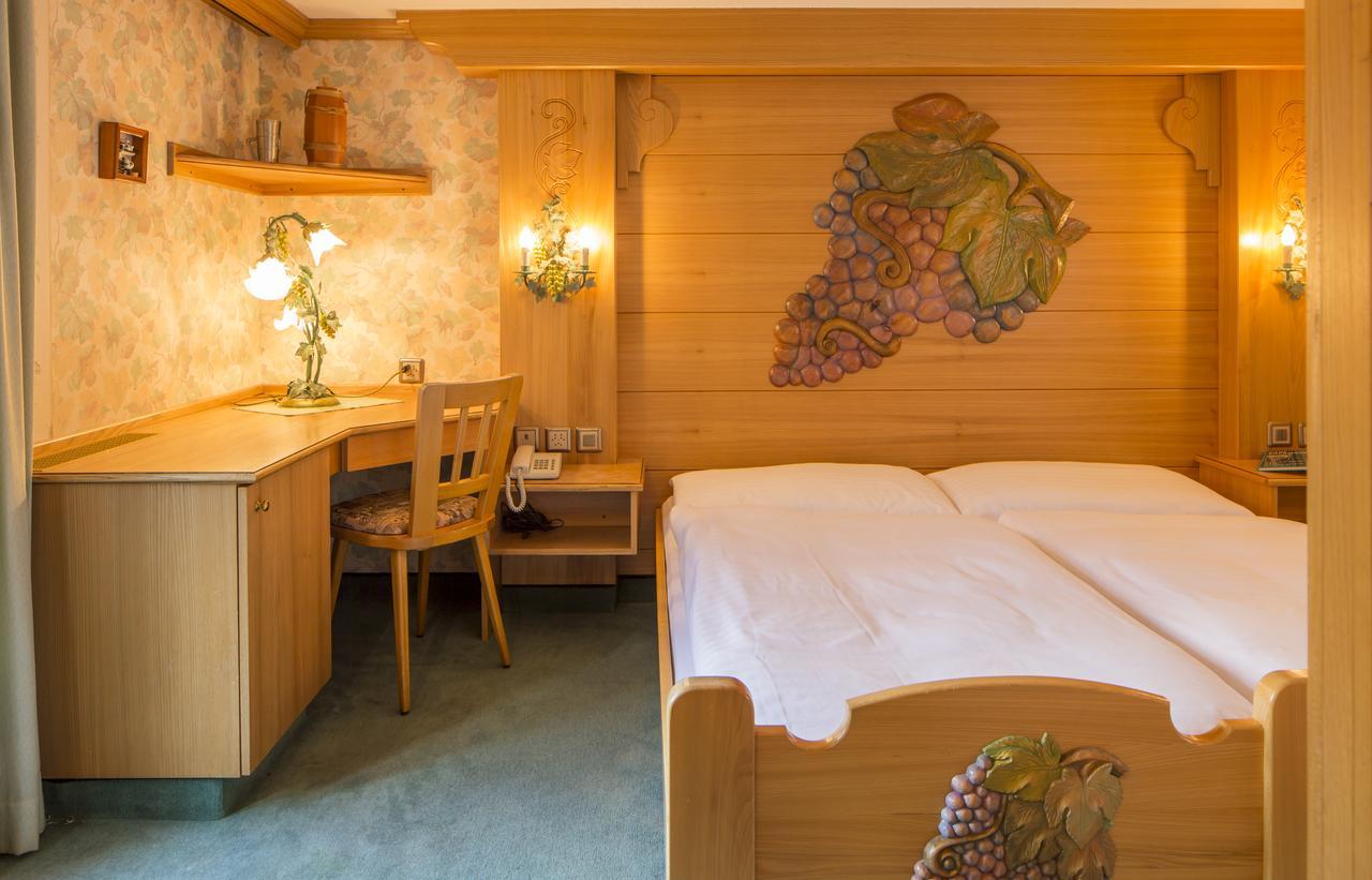 Hotel Olympia Saas-Almagell Exteriör bild