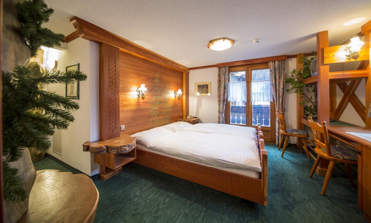 Hotel Olympia Saas-Almagell Exteriör bild
